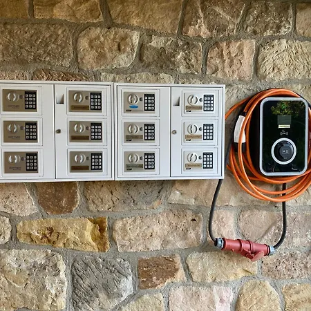 Ausgefallenes Waffenkammer Fuer 7 Erw Im Rittergut Leppersdorf Bei Radeberg Wachau