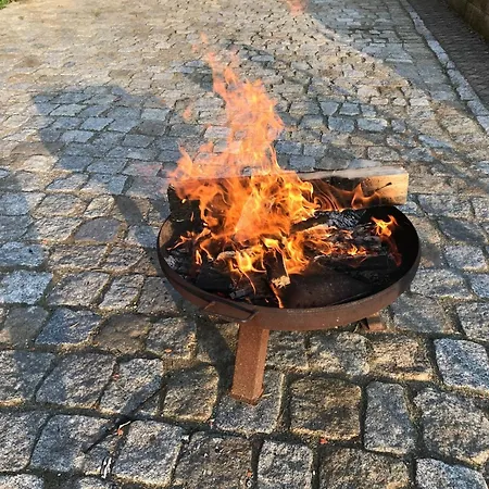 Ausgefallenes Waffenkammer Fuer 7 Erw Im Rittergut Leppersdorf Bei Radeberg Apartman Wachau