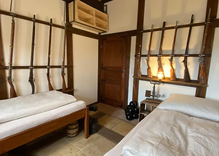 Ausgefallenes Waffenkammer Fuer 7 Erw Im Rittergut Leppersdorf Bei Radeberg