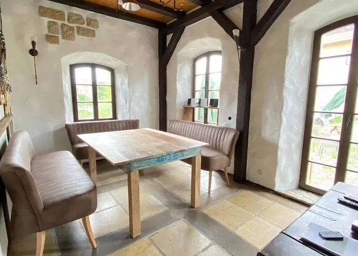 Apartman Ausgefallenes Waffenkammer Fuer 7 Erw Im Rittergut Leppersdorf Bei Radeberg *