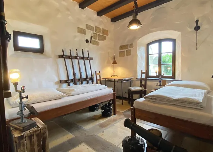 Apartman Ausgefallenes Waffenkammer Fuer 7 Erw Im Rittergut Leppersdorf Bei Radeberg *